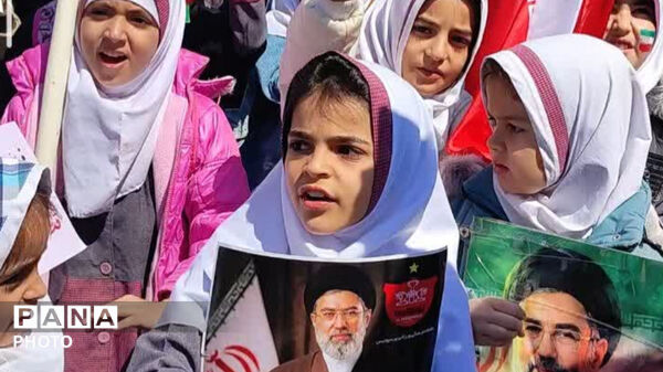 حضور شیرزنان دستجردی و نسل فردای ایران در راهپیمایی