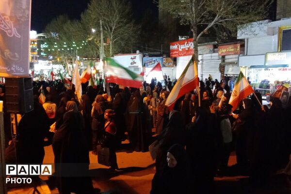 مردم شجاع ایرانی میدان را خالی نمی‌گزارند و تا پای جان هستند
