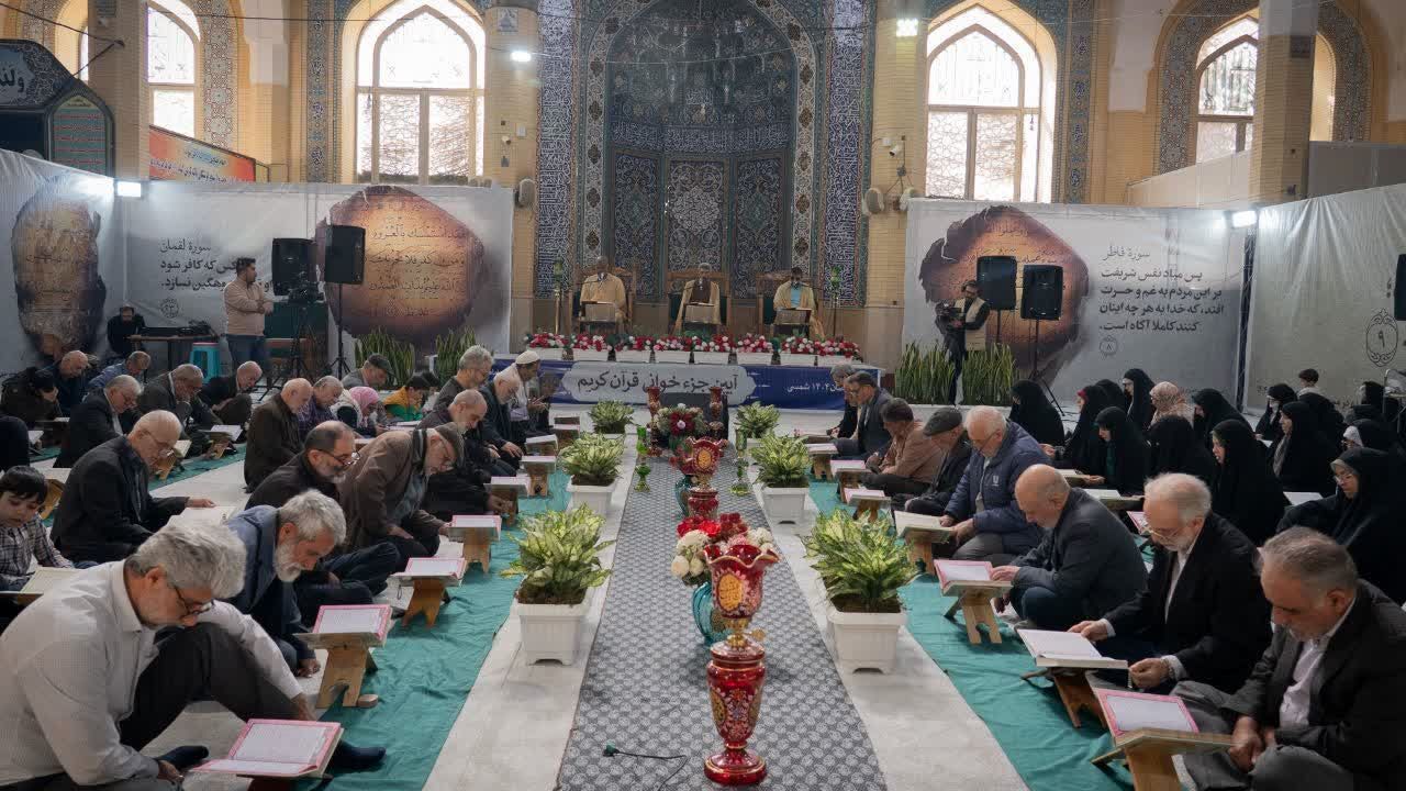 محفل انس با قرآن کریم در آخرین روز نمایشگاه قرآن در مصلی کرج