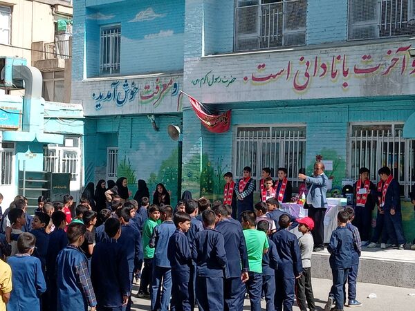 جشن عاطفه ها دردبستان شهید رجایی دوره دوم 