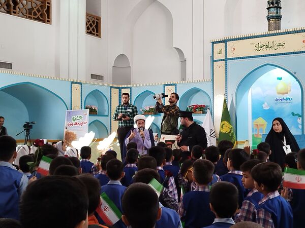 شادی و رنگ در جشن شکوفه‌ها در حرم امام رضا (ع)