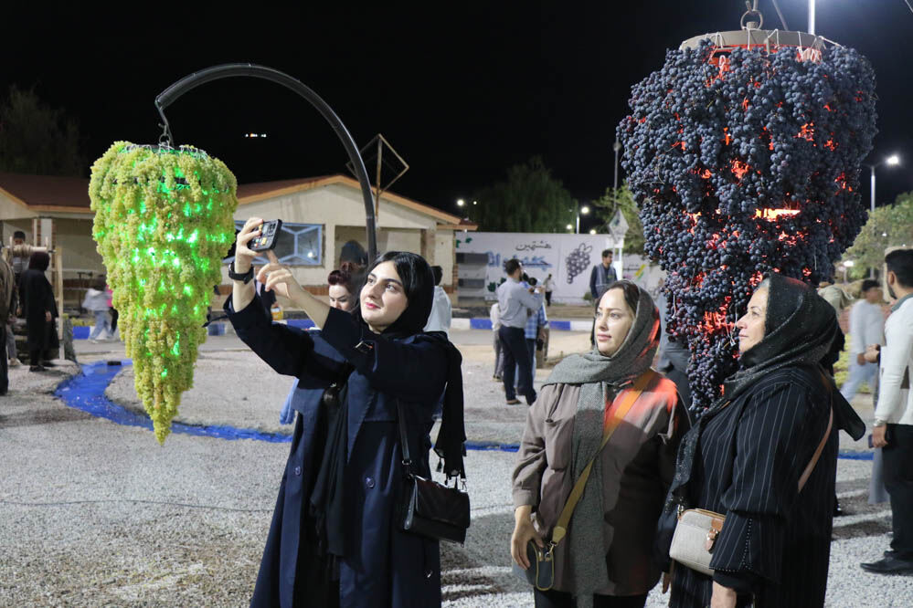 هشتمین جشنواره انگور ارومیه