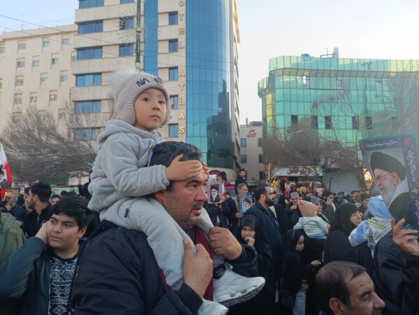 تشییع پیکر شهدا، همراه با اعلام انزجار از اغتشاشات اخیر 