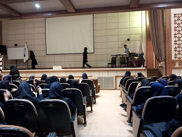 جشن روز دختر در هنرستان امام حسن مجتبی(ع) با حضور مسئولان ناحیه ۶