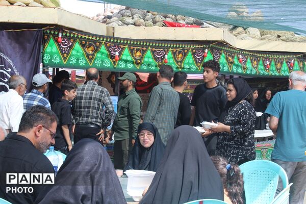 همدلی فاروج در مسیر بازگشت زائران؛ موکب‌های خدمت‌رسانی تا آخرین لحظه پای کار بودند
