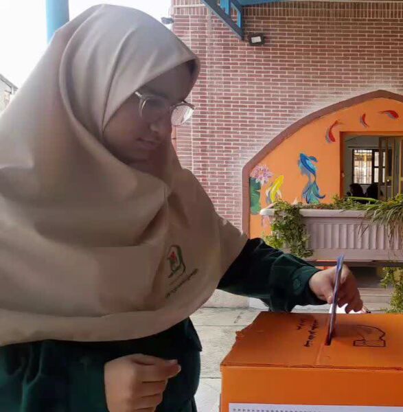 جشن عاطفه‌ها در دبیرستان دوره اول شاهد دخترانه شهرستان کردکوی