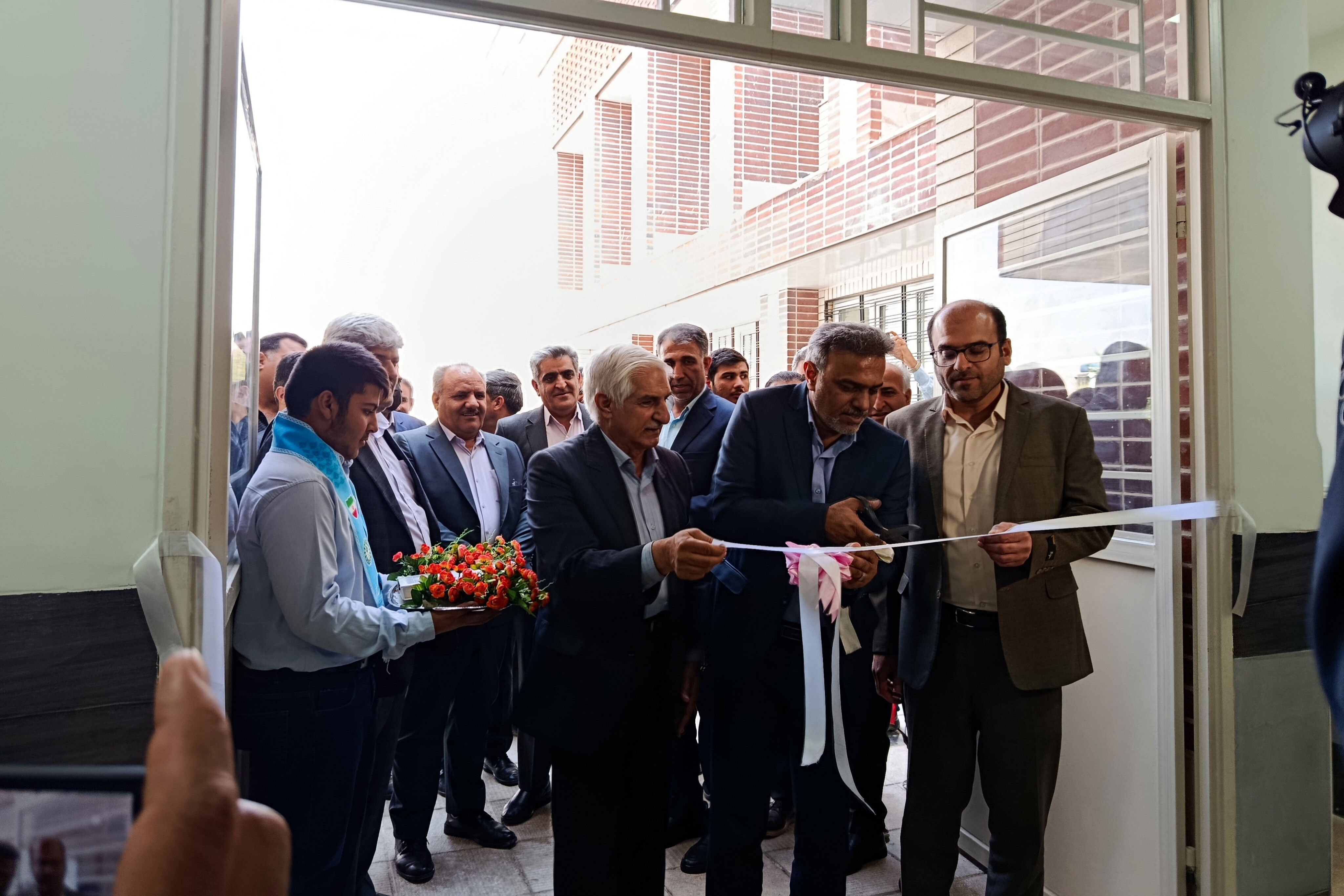 آیین بهره‌برداری از فضای آموزشی با مشارکت مردم در شیراز