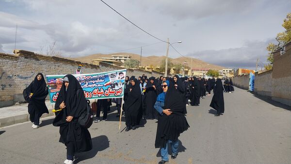 حضور پرشور دانش‌آموزان فریدنی در راهپیمایی 13 آبان