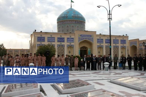 عطر افشانی گلزار شهدای زیارتگاه شهید آیت الله سید حسن مدرس (ره)