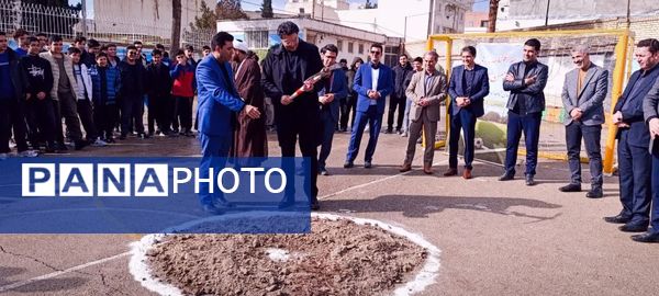 جشن انقلاب و کلنگ زنی زمین چمن دبیرستان شاهد امام حسین (ع)