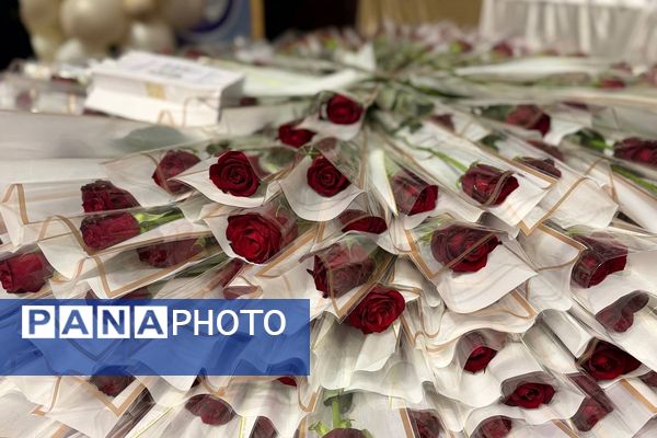 جشن روز پدر در سالن گلعباسی ورامین ؛ حضوریک هزار نفر از  پدران دانش آموزان گل‌های نمونه