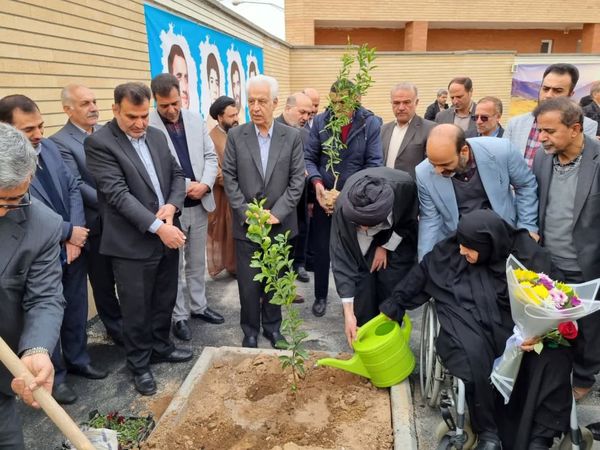 مراسم افتتاحیه مدرسه خیرساز شهیدان بارفروش در کاشان