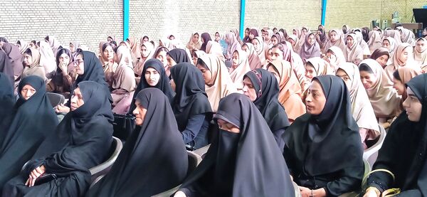 نواختن زنگ مهر و ایثار در مدارس جزیره هرمز 