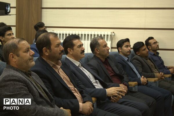 آیین تقدیر و تجلیل از معلمان و دانش‌آموزان برگزیده بام و صفی آباد