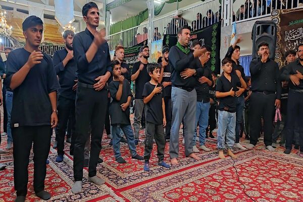 مراسم عزاداری آقا ابا عبدالله الحسین (ع) در شب عاشورا حسینی در شهر بار 