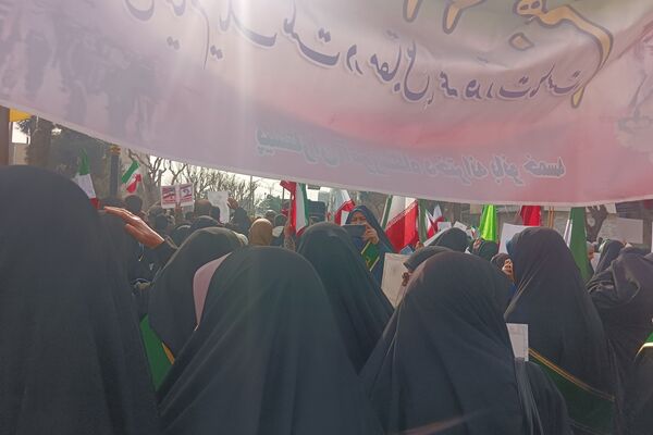 حضور دانش‌آموزان دبیرستان بانوخمسه در راهپیمایی22 بهمن رباط‌کریم 