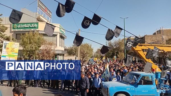 راهپیمایی بزرگ ۱۳ آبان در شازند؛ حضور گسترده مردم و دانش‌آموزان در حمایت از آرمان‌های انقلاب