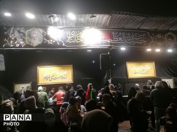 اجتماع بزرگ خانوادگی بر مدار ایران با حضور دانش آموزان ناحیه 3 مشهد