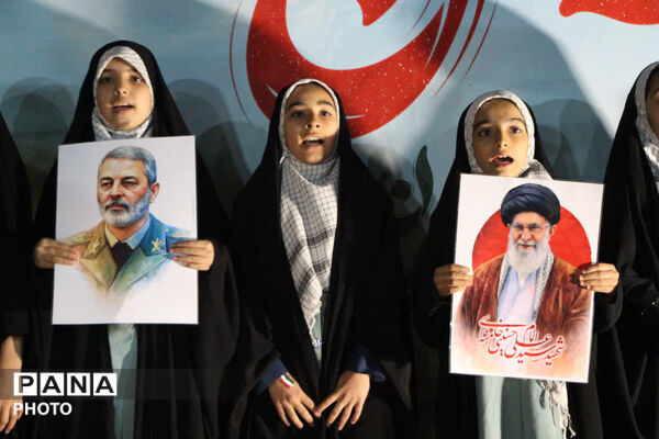 جشن روز دختر در ورودی باغ دولت آباد یزد