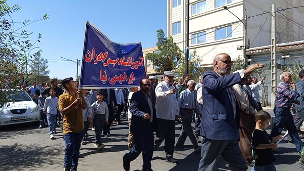 قدمی هم‌سنگر ایمان؛ از مدرسه تا صف نماز جمعه