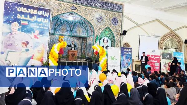 اجتماع بزرگ دانش‌آموزان در زیارتگاه شهید آیت الله مدرس(ره)