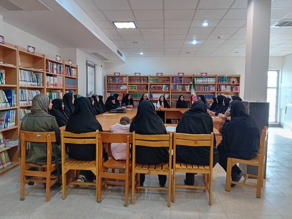 قرائت وصیت‌نامه امام خمینی(ره) در کتابخانه شهید بهشتی