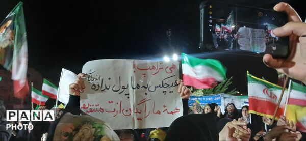 حضور مردم ساوجبلاغ در هفتاد و چهارمین شب از اجتماعات