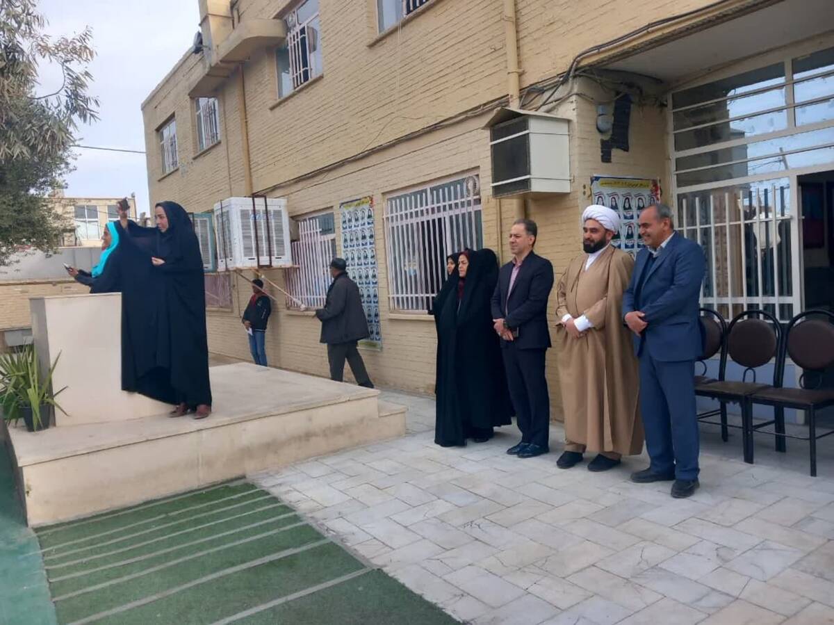 چهارشنبه متفاوت با حضور مدیر آموزش و پرورش ناحیه یک در دبیرستان عفت