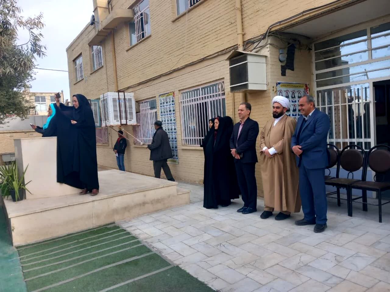 چهارشنبه متفاوت با حضور مدیر آموزش و پرورش ناحیه یک در دبیرستان عفت