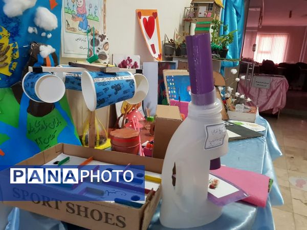 نمایشگاه آثار پژوهشی دانش آموزان رودهن