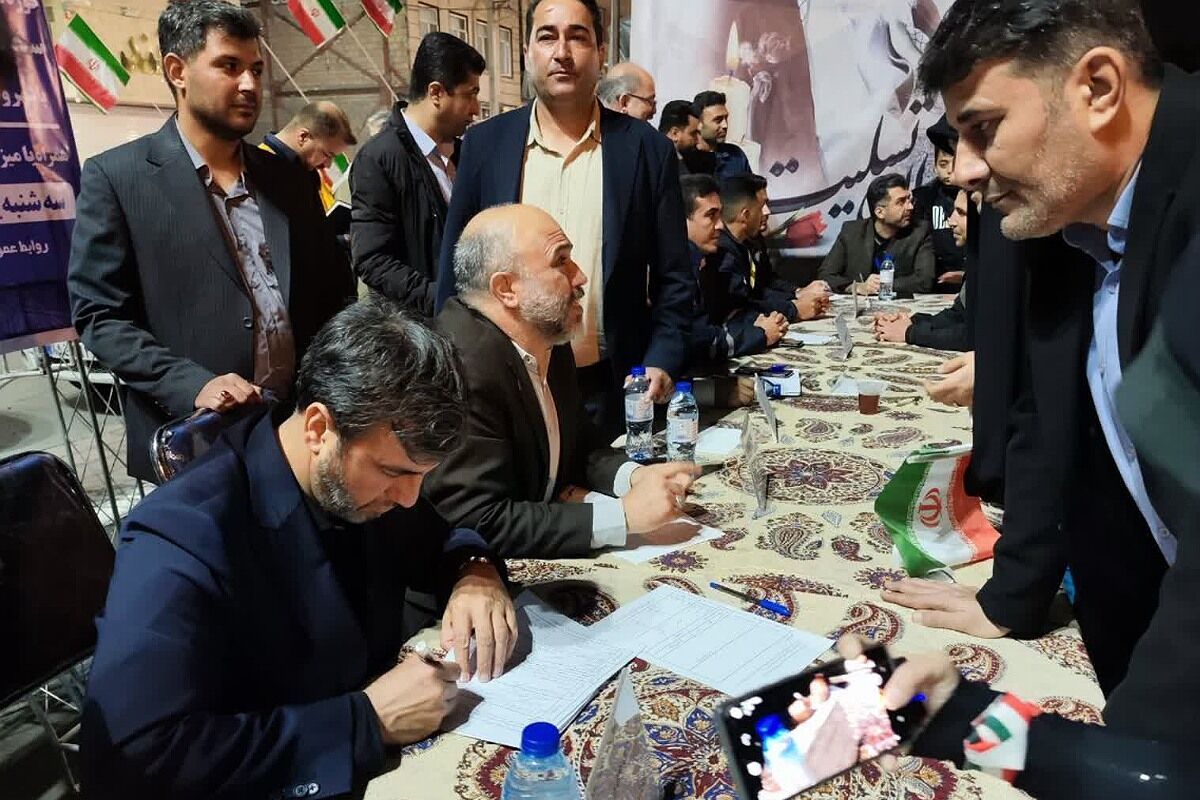 میز خدمت در خیابان 