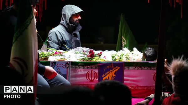  روزهای دلتنگی؛ شهادت پدر، آرزوی پرواز، تشییع شهدا