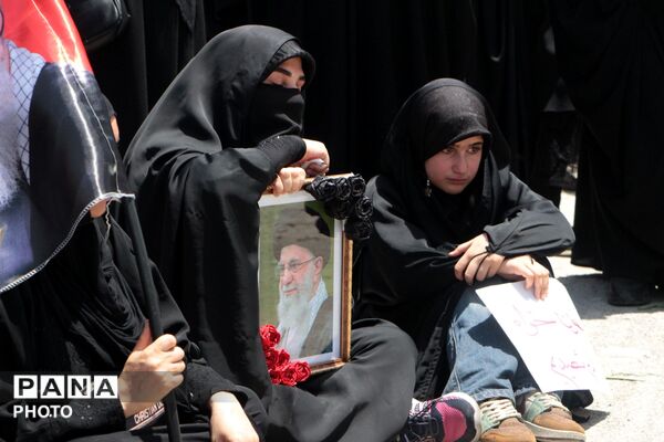 آخرین وداع با قائد شهید: پیکر مطهر آیت‌الله سیدعلی‌خامنه‌ای در میان سیل عاشقان به مصلی تهران رسید 