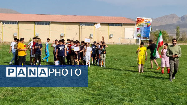 برگزاری آیین فعالیت‌های ورزشی درون مدرسه‌ای دبیرستان نمونه دولتی پژوهش آشخانه 