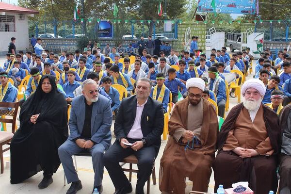 جشن عاطفه‌ها جشن همدلی دانش آموزان با دیگر کودکان نیازمند