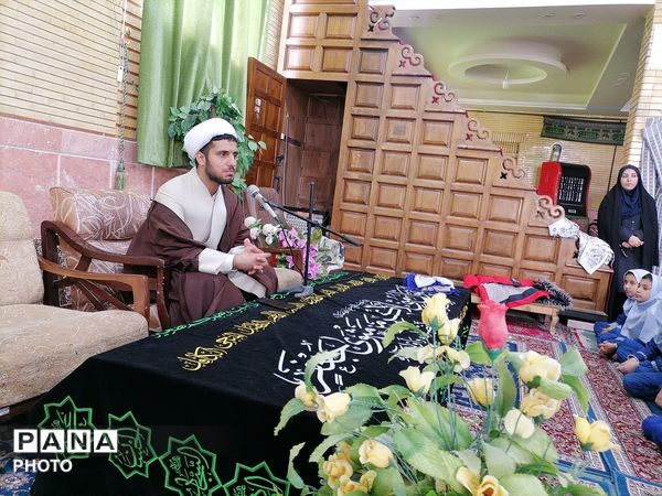 محفل انس با قرآن و اقامه نماز جماعت در سومین روز ماه مبارک رمضان 