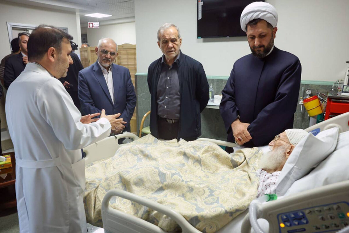 عیادت دکتر پزشکیان از حضرت آیت‌الله العظمی نوری همدانی
