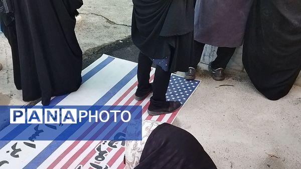 غبارروبی مزار شهدا توسط مسئولین شهرستان نیشابور انجام شد 