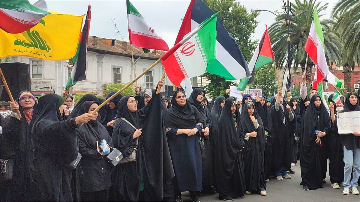 تجمع دانشجویان در اعتراض به حملات آمریکا و اسرائیل در قائمشهر 