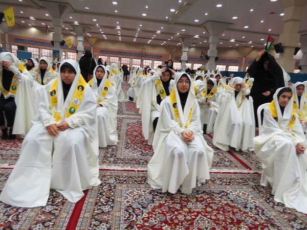 تمرین آمادگی گروه پیشتازان برای اجرا در اجلاسیه سراسری نماز