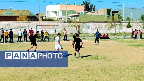 مسابقات فینال لیگ فوتبال درون مدرسه ای دبیرستان میثاق 