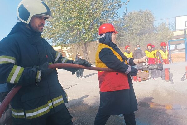 مانور پدافند غیرعامل در دبیرستان  سوده شهرستان ورامین 