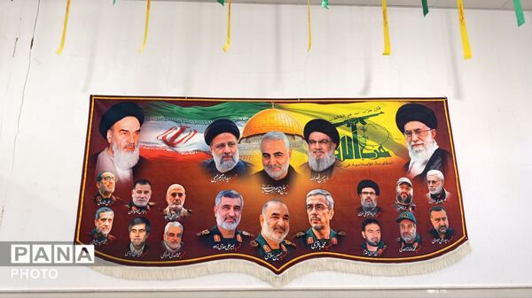 نمایشگاه تصاویر شهدای جنگ رمضان در روستای مومن آباد قم