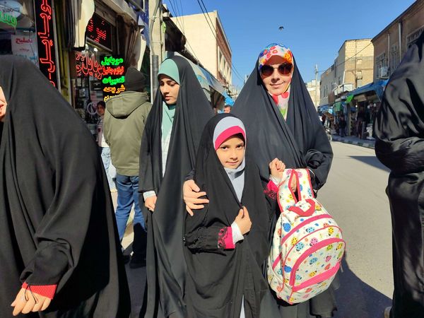 همایش پیاده‌روی مادر دختری به‌مناسبت اعیاد شعبانیه و دهه فجر 