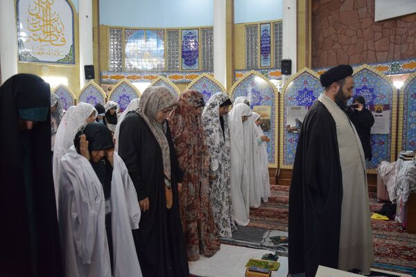 اعتکاف دانش‌آموزی در مسجد جامع امام حسین(ع) ناحیه یک کرج 