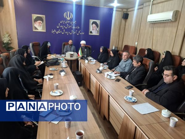 جلسه توجیهی مدیران و مربیان منتخب مدارس طرح ملی باانرژی‌ها 