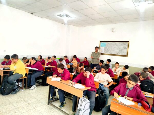 آزمون سنجش در دبیرستان میثاق 