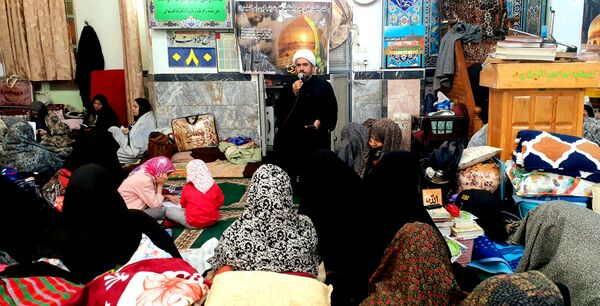 مراسم اعتکاف مادر دختری در مسجد صاحب الزمان آشخانه