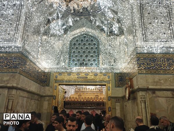 سلام زائران اربعین به باب‌الحوائج(ع) در حرم نورانی امامین کاظمین