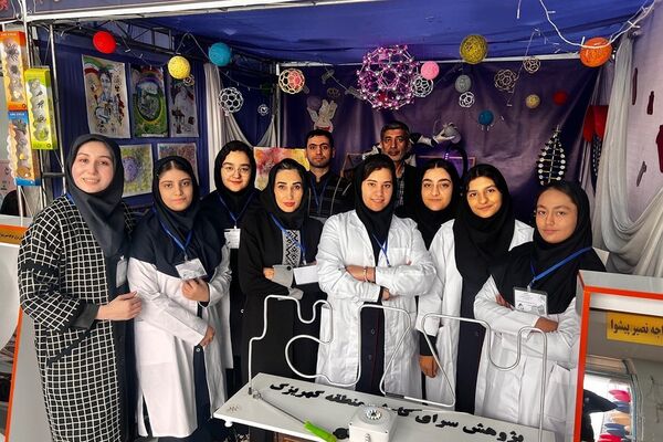 بازدید رئیس اداره آموزش و پرورش کهریزک از نمایشگاه دستاوردهای دانش‌آموزی در اداره کل آموزش و پرورش شهرستانهای تهران 